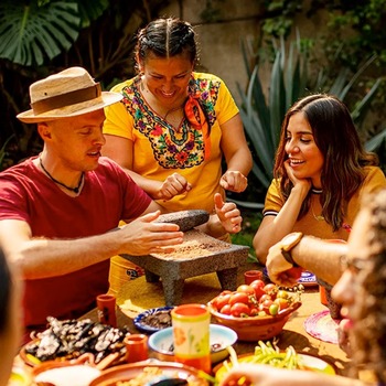 E-Comm: Airbnb Spring Break Stays & Experiences